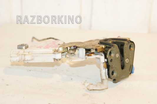 Замок двери передней правой Nissan Sunny N14