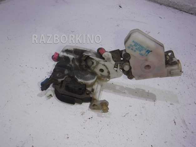 Замок двери передней правой Nissan Sunny N14