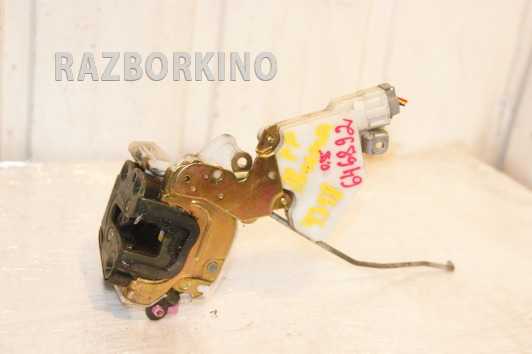 Замок двери передней правой Nissan Sunny N14